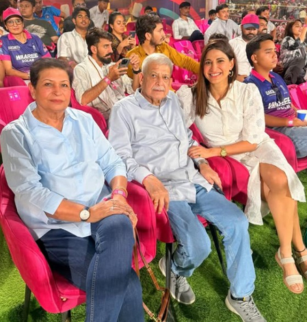 अहाना कुमरा ने माता-पिता के दिन को बनाया खास, स्टेडियम में लाइव मैच दिखाकर दिया अनोखा तोहफा