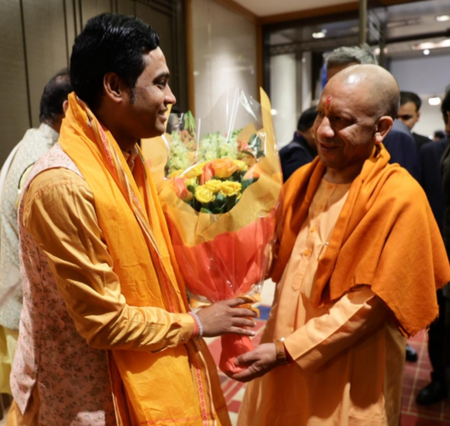 टोक्यो में उमड़ा अपनापन, प्रवासी भारतीयों ने सीएम योगी का किया जोरदार स्वागत