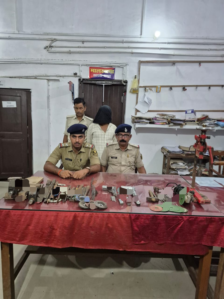 बिहार: सारण में अवैध हथियार फैक्ट्री का भंडाफोड़, दो पिस्टल और हथियार बनाने के उपकरण के साथ एक गिरफ्तार