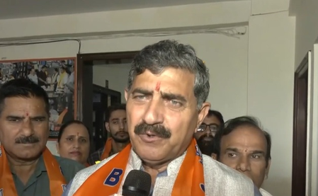 'वंदे मातरम' के पूर्ण गायन के दौरान एनसी नेताओं के खड़े होने पर भाजपा ने की सराहना, कांग्रेस पर कसा तंज