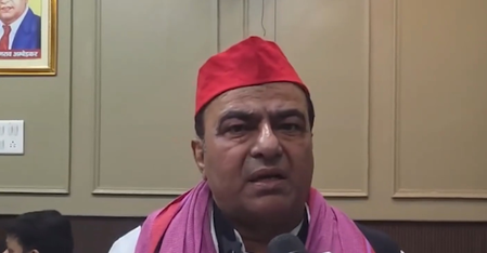 सरकार चाहती है लोग पांच किलो राशन के लिए कतारों में खड़े रहें और इससे ज्यादा सोच न सकें: सपा