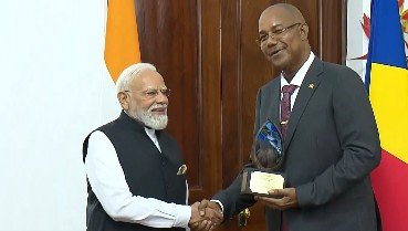 पीएम मोदी को सेशेल्स सरकार से सर्वोच्च सम्मान मिलने पर अमित शाह, राजनाथ और गडकरी ने दीं शुभकामनाएं