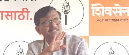 शिवसेना (शिंदे गुट) के जीते पार्षद होटल में फिर कैसे बनेगा भाजपा का मेयर, संजय राउत का तंज