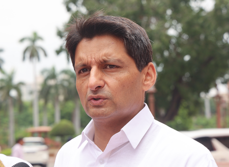 सज्जन कुमार को रोल मॉडल बताने पर कांग्रेस में घमासान, कुलदीप शर्मा ने दीपेंद्र हुड्डा को हटाने की मांग की