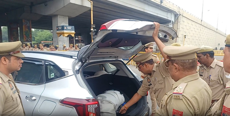 गाजियाबाद और नोएडा में सुरक्षा के कड़े इंतजाम, दिल्ली में प्रवेश करने से पहले की जा रही जांच