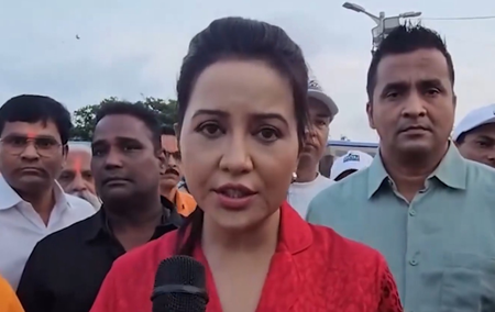 'सी शोर शाइन 2026' के तहत जुहू बीच की सफाई, अमृता फडणवीस ने बढ़ाया पर्यावरण जागरूकता का संदेश
