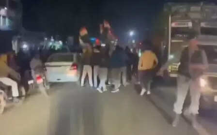 गृह मंत्रालय ने बंगाल में सुवेंदु अधिकारी की गाड़ी पर हुए हमले की रिपोर्ट मांगी