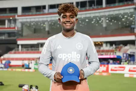 भारत बनाम श्रीलंका: कौन हैं 17 साल की उम्र में डेब्यू करने वालीं गुणालन कमलिनी?