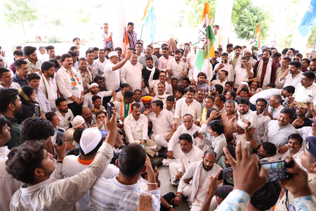 मध्य प्रदेश: गेहूं खरीद में देरी के खिलाफ कांग्रेस का प्रदर्शन