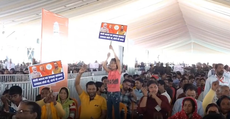 पीएम मोदी के जनसभा स्थल पर पहुंचे लोग बोले, मेरठ को मिला नायाब तोहफा, दिल्ली आना-जाना हुआ आसान