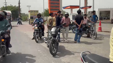 नोएडा में पेट्रोल संकट गहराया, पंपों पर लगीं लंबी कतारें, वाहन चालकों को हुई भारी परेशानी