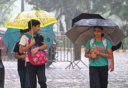 एनसीआर में पूरे हफ्ते सुहावना रहेगा मौसम, रोज हल्की बारिश के आसार; उमस करेगी परेशान