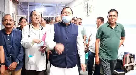 मुख्यमंत्री धामी ने दून अस्पताल का किया निरीक्षण, मरीजों से सीधे संवाद कर जानी स्वास्थ्य सेवाओं की स्थिति