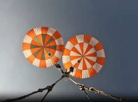 गगनयान मिशन : इसरो ने मुख्य पैराशूट सिस्टम का सफल परीक्षण किया