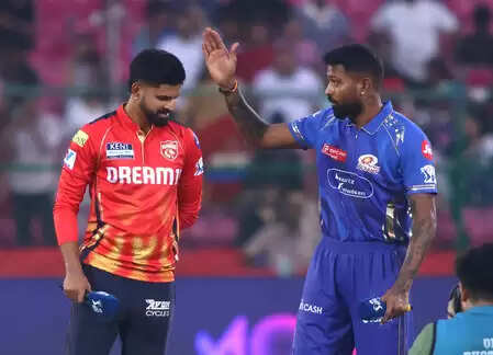 आईपीएल 2026: एमआई के खिलाफ टॉस जीतकर पीबीकेएस ने चुनी गेंदबाजी, चोटिल रोहित-सैंटनर बाहर