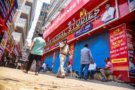 पटना : खान सर की कोचिंग पर हमला करने के आरोप में तीन लोग गिरफ्तार