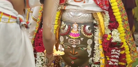 भांग, चंदन और सूखे मेवे से बाबा महाकाल का मनमोहक शृंगार, ओलंपियन मनु भाकर ने किए दर्शन