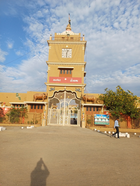 सताधार के पवित्र स्थल पर आत्मनिर्भरता की आरती : रोजाना 10 हजार श्रद्धालुओं का भोजन बायोगैस पर होता है तैयार