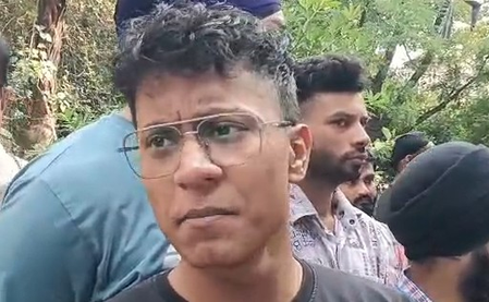 ‘आप’ से जुड़े युवक ने लगाया आरोप- मंत्री प्रवेश वर्मा ने मारा थप्पड़, कार्रवाई की मांग