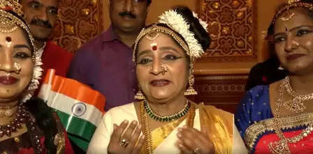 'ऐसा लगा कि भगवान के हो गए दर्शन', मस्कट में पीएम मोदी से मिलकर बोले भारतीय समुदाय के सदस्य