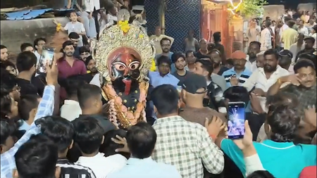 प्रयागराज की सड़कों पर निकला ऐतिहासिक 'काली स्वांग' जुलूस, मां के जयकारों से गूंजा दारागंज