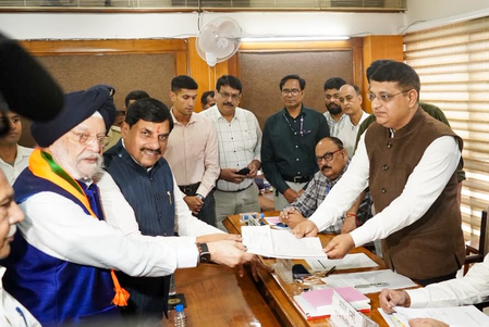 केंद्रीय मंत्री हरदीप पुरी ने मध्य प्रदेश से राज्यसभा के लिए नामांकन भरा