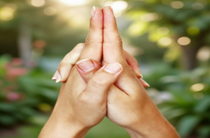 तनाव, डर और नकारात्मक सोच से राहत दिलाती है काली मुद्रा, दूर होता है डिप्रेशन