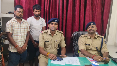 बिहार : मोतिहारी में स्मैक के साथ दो तस्कर गिरफ्तार, गिरोह के अन्य सदस्यों की तलाश में जुटी पुलिस