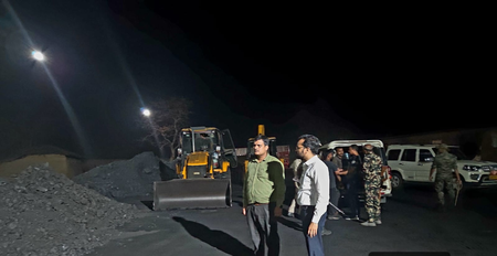 बिहार: गयाजी में अवैध खनन माफियाओं के खिलाफ अभियान, बड़ी मात्रा में कोयला जब्त