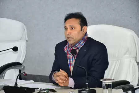 भागलपुर: जिलाधिकारी डॉ. नवल किशोर चौधरी ने लोगों के जीवन को आसान बनाने के लिए जनप्रतिनिधियों के साथ बैठक की