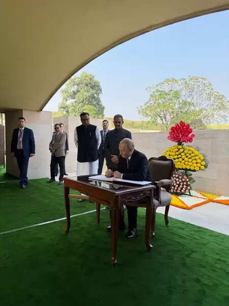 महात्मा गांधी ने विश्व शांति के लिए अमूल्य योगदान दिया: राष्ट्रपति पुतिन