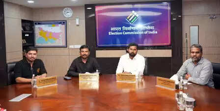 એનટીકે પ્રતિનિધિ મંડળને ચૂંટણી કમિશનર મળે છે