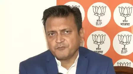 राहुल गांधी शुभ अवसर पर नाराज फूफा बन जाते हैं : अजय आलोक