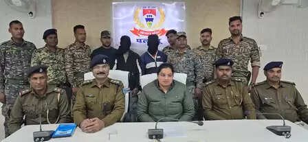 झारखंडः व्यवसायी से एक करोड़ की रंगदारी मांगने के आरोप में गैंगस्टर के दो गुर्गे हथियारों के साथ गिरफ्तार