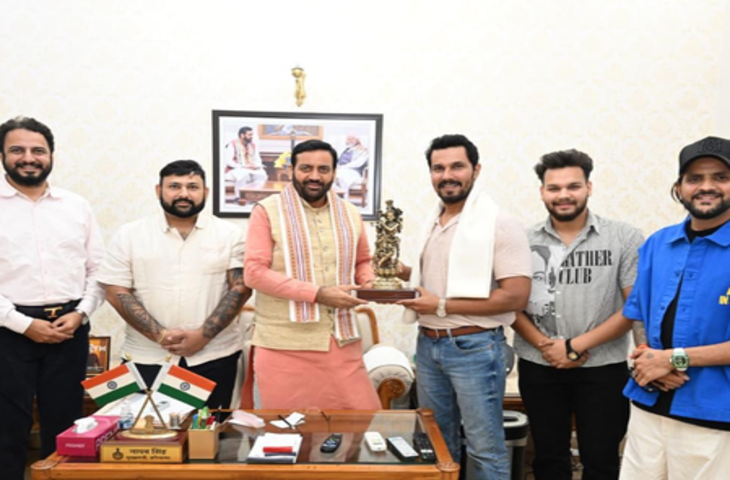 रणदीप हुड्डा को हरियाणा के मुख्यमंत्री नायब सैनी से उपहार के रूप में कृष्ण की प्रतिमा मिली