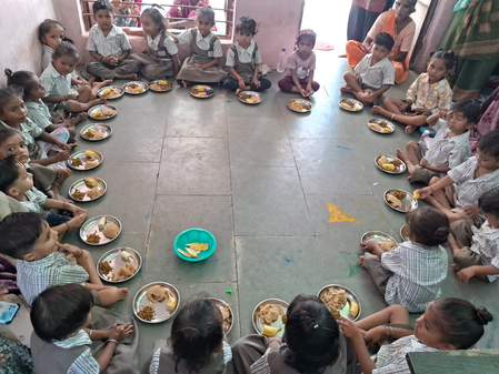 गुजरात सरकार ने आंगनवाड़ी भोजन का बजट 67 फीसदी बढ़ाया, मेन्यू में शामिल किया साबुत मूंग