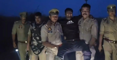 कानपुर में पुलिस से मुठभेड़ में बदमाश घायल, गिरफ्तार