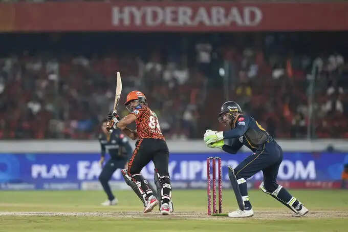 आईपीएल 2025 में 5 बल्लेबाज जिनका सबसे खराब रहा स्ट्राइक रेट, टी20 में खेल रहे टूक टूक