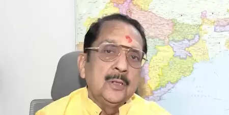 देश-विरोधी बयान के लिए सपा सांसद सनातन पांडे को गिरफ्तार किया जाना चाहिए: राज के पुरोहित