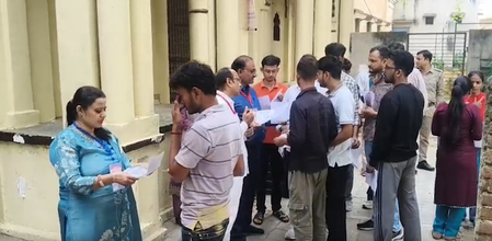मथुरा में कड़ी सुरक्षा के बीच शुरू हुई पीईटी-2026 परीक्षा, 84 हजार से अधिक अभ्यर्थी शामिल