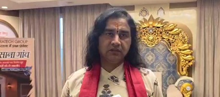 मथुरा : देवकीनंदन ठाकुर ने सनातन बोर्ड बनाने की मांग को लेकर हस्ताक्षर अभियान चलाया