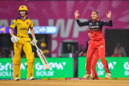 डब्ल्यूपीएल: श्रेयंका पाटिल का 'पंजा', जायंट्स को 32 रन से हराकर आरसीबी ने लगाई जीत की 'हैट्रिक'