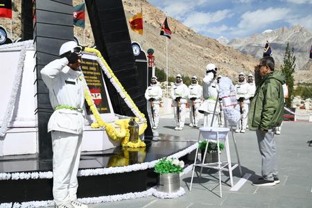नीति आयोग के उपाध्यक्ष ने किया सियाचिन बेस कैंप का दौरा