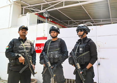 टेंडर घोटाला: बिहार सतर्कता विभाग ने पटना में दो निलंबित आईएएस अधिकारियों के घरों पर छापा मारा