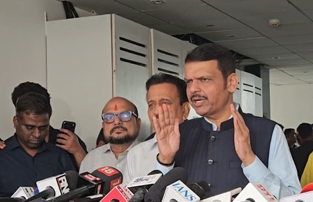 अमित शाह के हिंदी वाले बयान पर फडणवीस का बचाव, बोले- विपक्ष कर रहा गलत व्याख्या