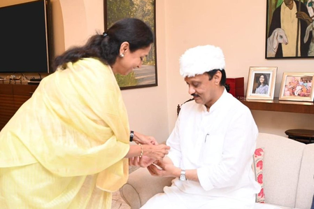 रक्षाबंधन : सुप्रिया सुले ने अजित पवार को किया याद, कहा-आपकी कमी से आया खालीपन कभी नहीं भरा जा सकता