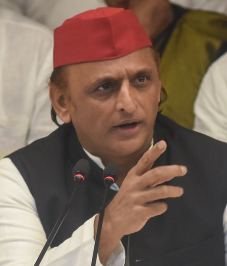 'भाजपा नेता दल-बदल करने को तैयार': राजभर के सपा में बगावत के दावों पर अखिलेश का जवाब
