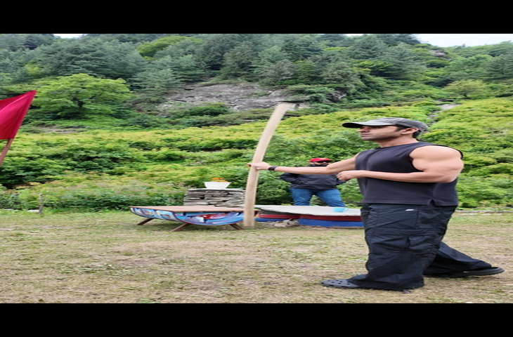 एक्शन के जुनून में डूबे पुलकित सम्राट, 'राहु केतु' के लिए सीखी बो-स्टाफ फाइटिंग