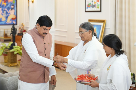 ईश्वरीय प्रजापिता विश्वविद्यालय की बहनों ने मुख्यमंत्री मोहन यादव को बांधी राखी