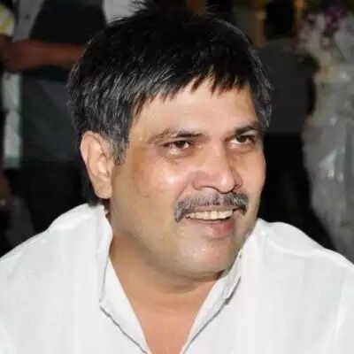 बिहार: चूड़ा-दही भोज में सूरजभान सिंह की पशुपति पारस से मुलाकात, सियासी अटकलें तेज